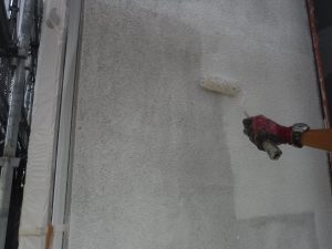 茂原市　リシン外壁　下塗り２回目を行いました。