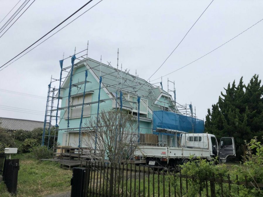 夷隅郡で外壁・屋根塗装工事、着工です。